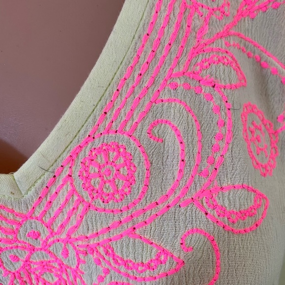 Lilly Pullitzer, V Neck Embroidered Tunic with hemline Tassels Sz XS - Picture 8 of 10
